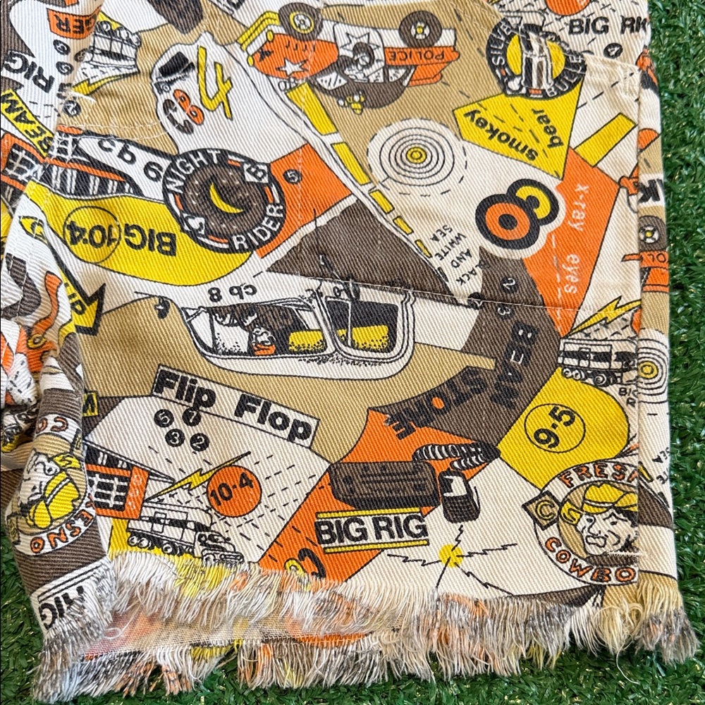 Rad & Rare 70s Vintage Big Rig CB Radio Slang Graphic Print Frayed Jean Shorts - Picture 5 of 14